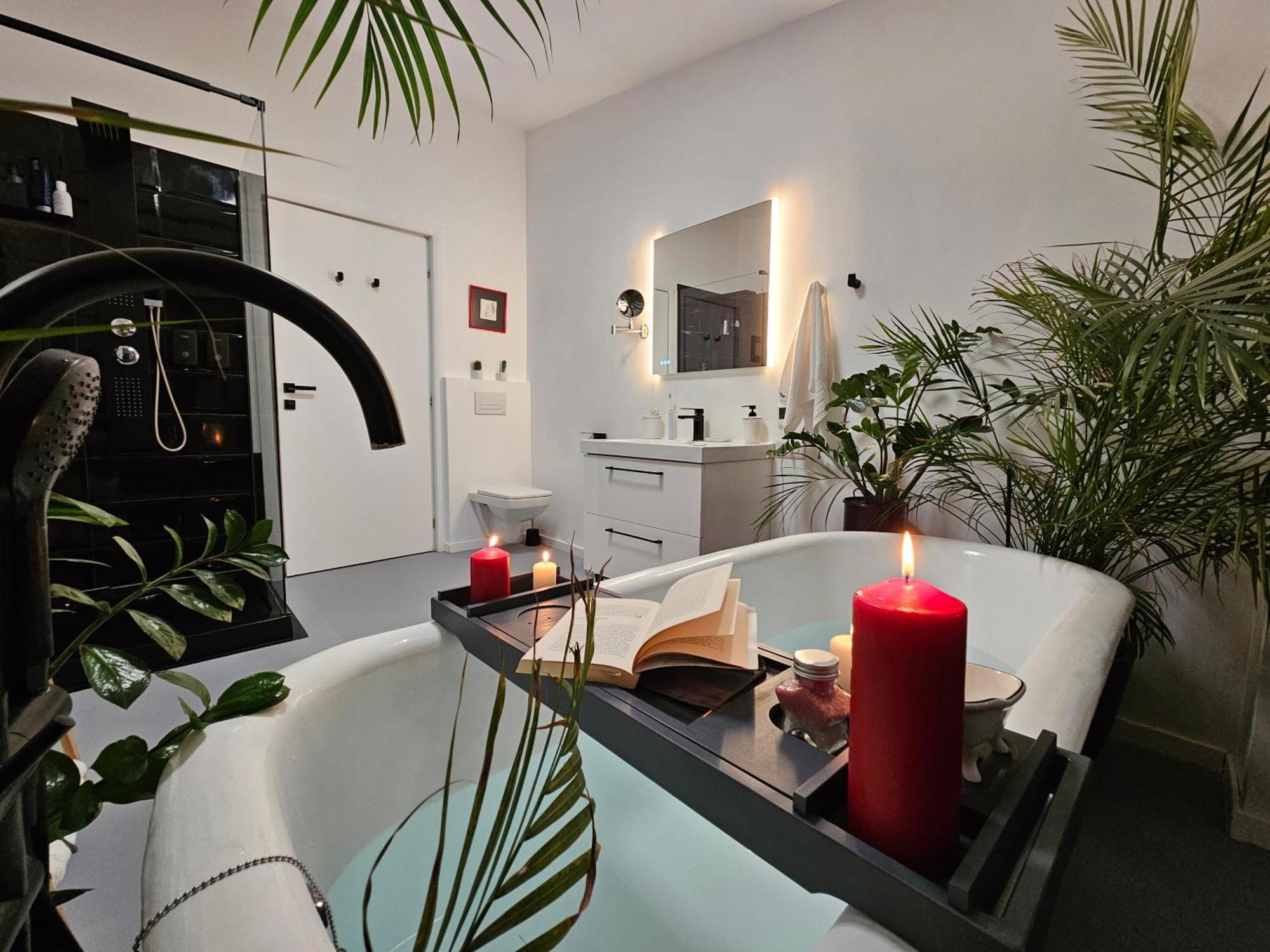 Black Walnut House With Indoor Outdoor Fireplace Izvoarele  Exteriör bild