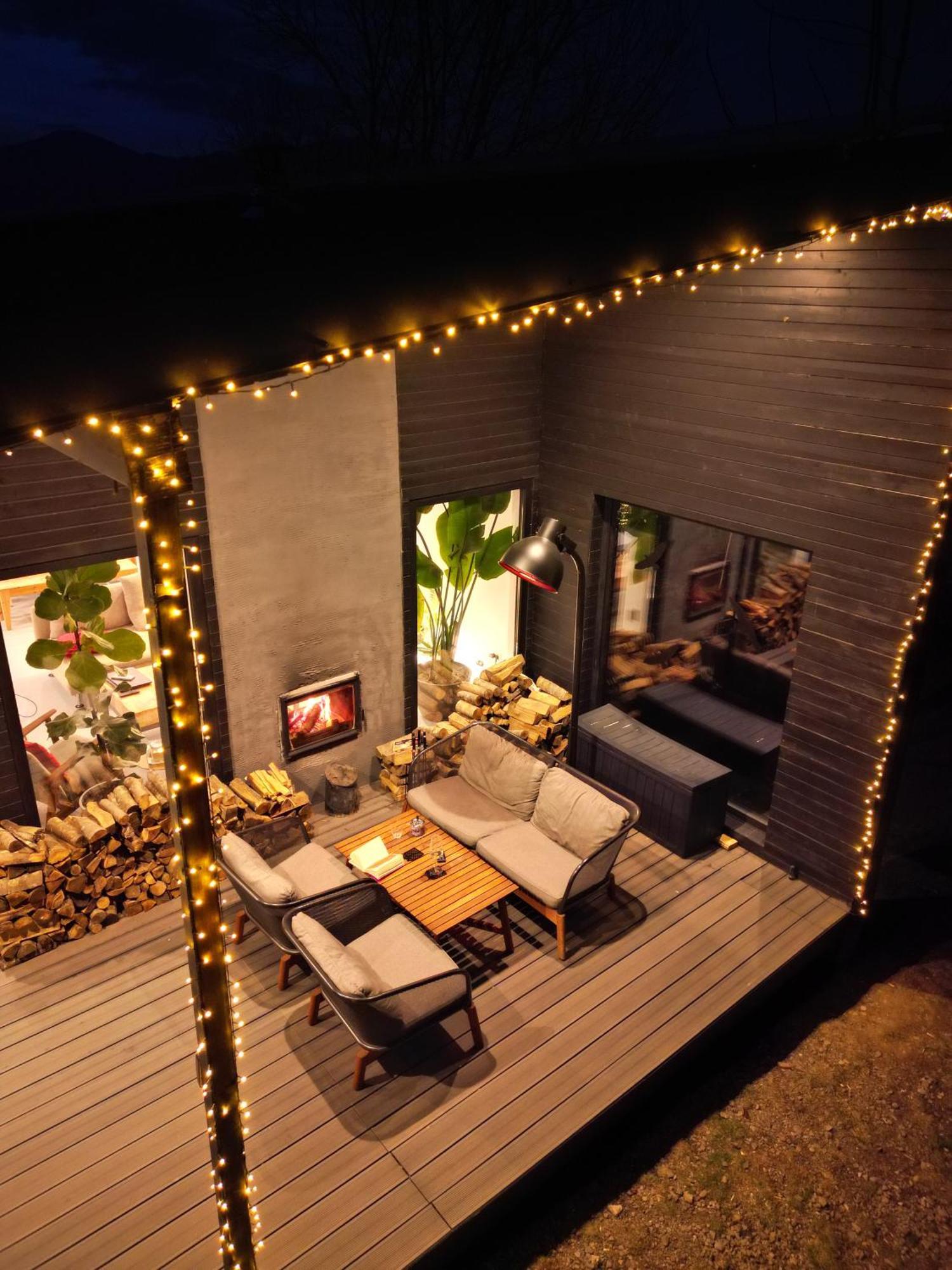 Black Walnut House With Indoor Outdoor Fireplace Izvoarele  Exteriör bild