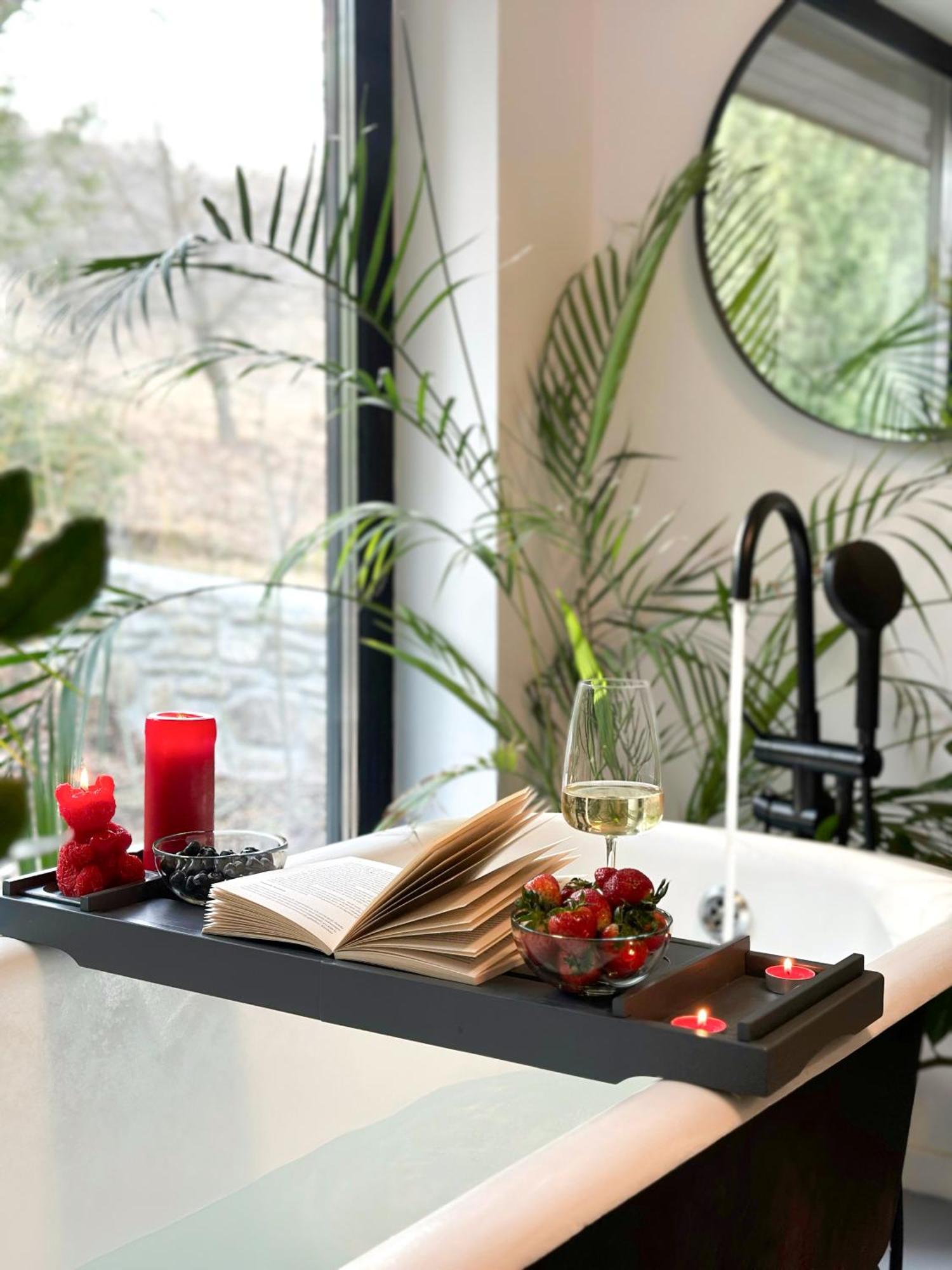 Black Walnut House With Indoor Outdoor Fireplace Izvoarele  Exteriör bild